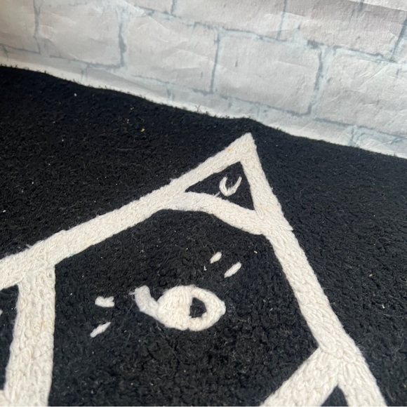 Unif Rug - Picture 4 of 7